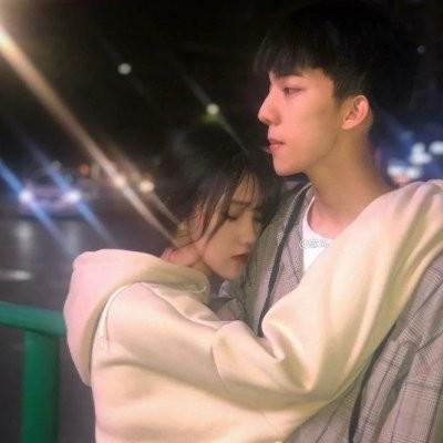 手中拿烟的炫酷女头像10