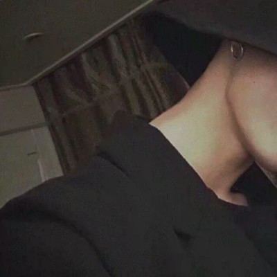 嘴叼玫瑰花卡通男头像8