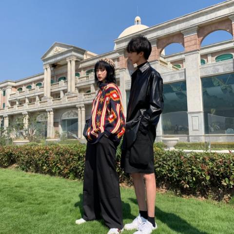 女人用自己背面做微信头像9
