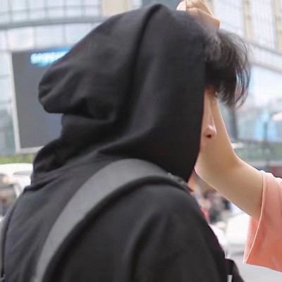 安静女生读书头像1