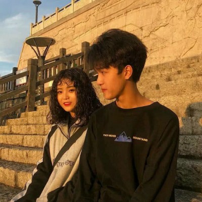 美女黄色头像的衣服是什么牌子1