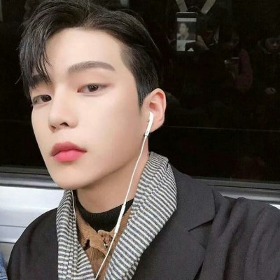 15张一起的灰色头像女7