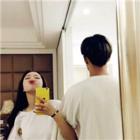 qq头像拿手机女生6