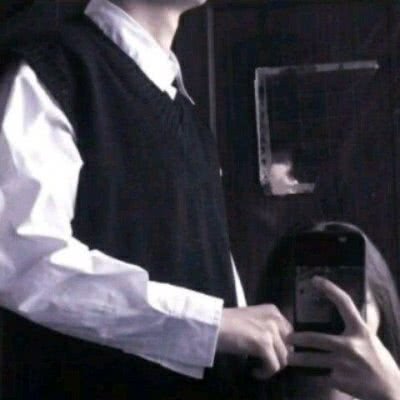 低谷期黑色男头像5