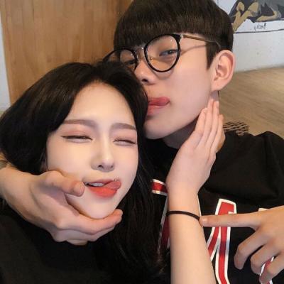 卡通黑色的女孩头像3