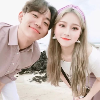 女生抓头发头像5