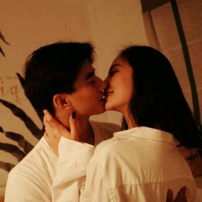 氛围感四人闺蜜头像7
