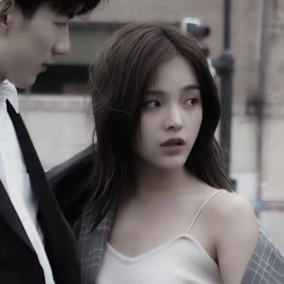 戴墨镜短发女生头像5