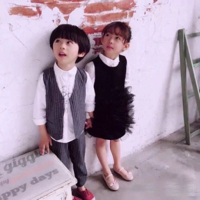 图片带字黑白头像女7