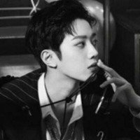 阳光搞怪的男生头像动漫10