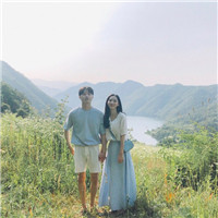 卷发美女图片头像唯美背影头像5